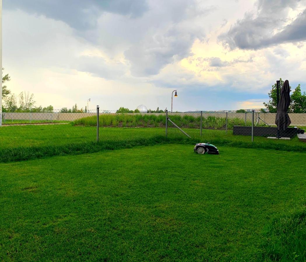 Krejcarek Garden Apartment Praag Buitenkant foto